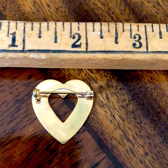 pink and gold tone enamel heart pin - Picture 3 of 8